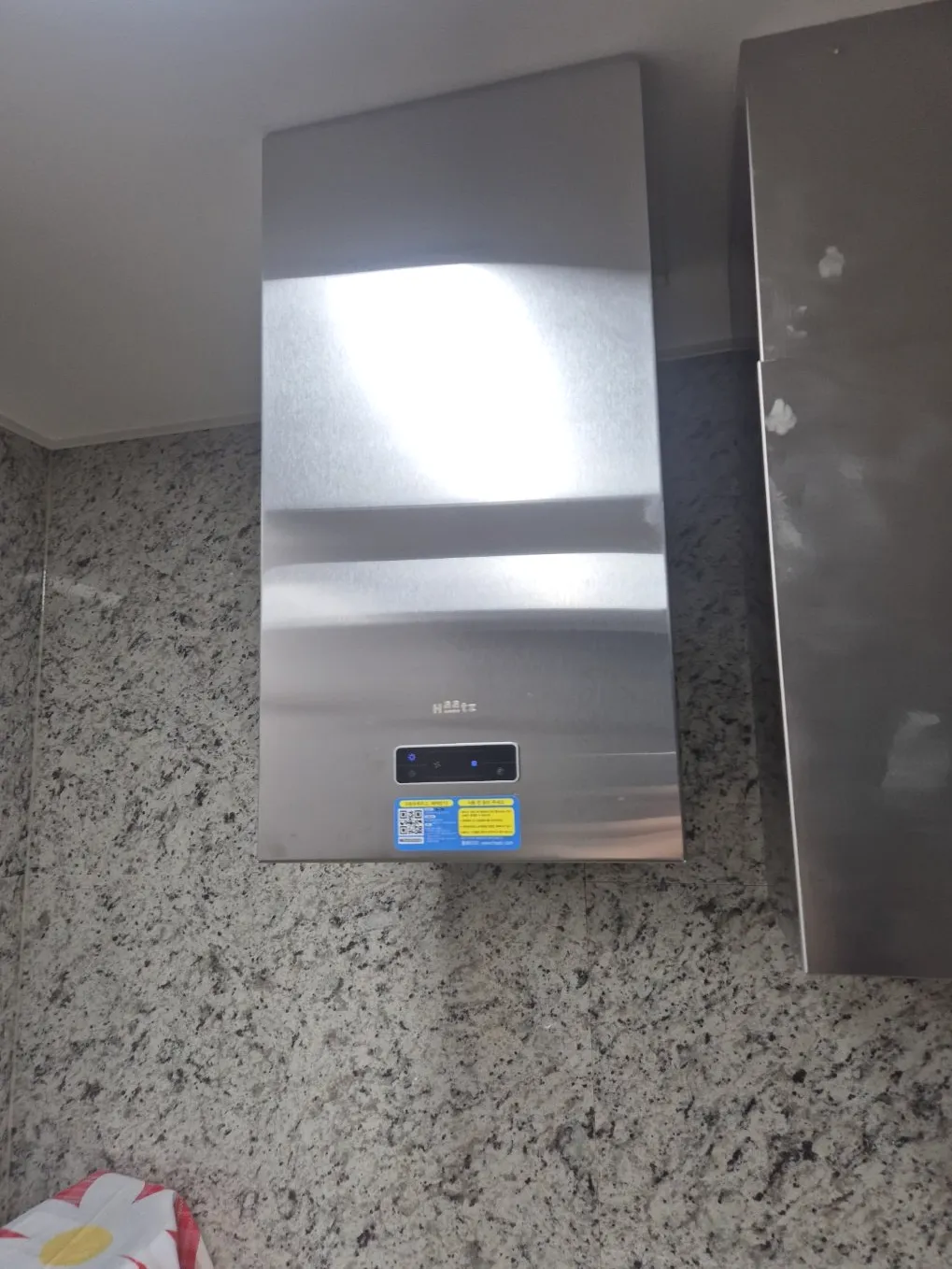 상부장 폭에 맞춰 교체한 주방후드